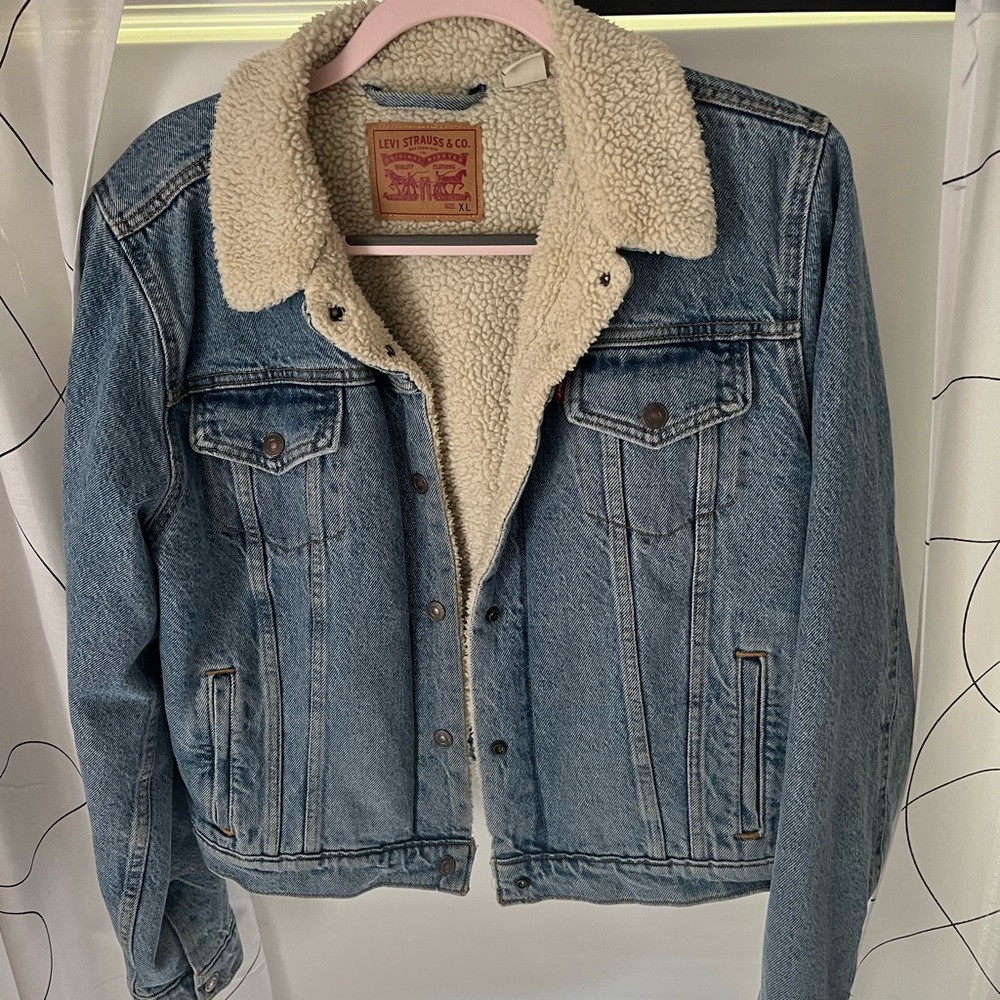 LEVI’S JEAN JACKET